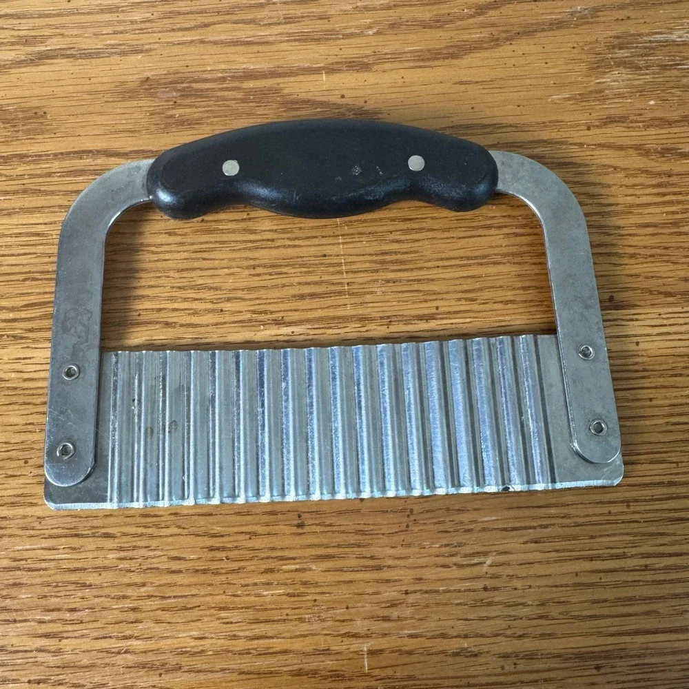 Vintage Stainless Steel Crinkle Cutter Wavy Blade Vegetable Slicer‎ Black Handle
